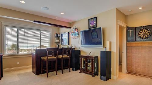 1095 Hume Avenue, Kelowna, BC - Indoor