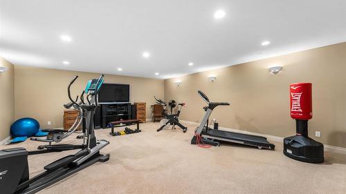 1095 Hume Avenue, Kelowna, BC - Indoor Photo Showing Gym Room