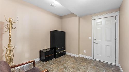 1095 Hume Avenue, Kelowna, BC - Indoor Photo Showing Other Room