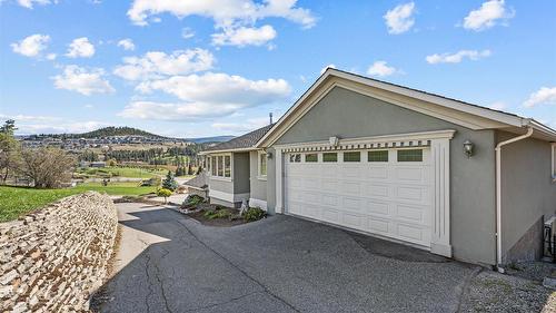 1095 Hume Avenue, Kelowna, BC - Outdoor