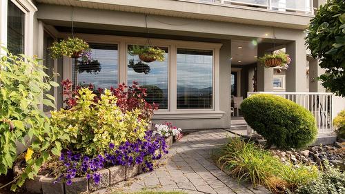 1095 Hume Avenue, Kelowna, BC - Outdoor With Deck Patio Veranda