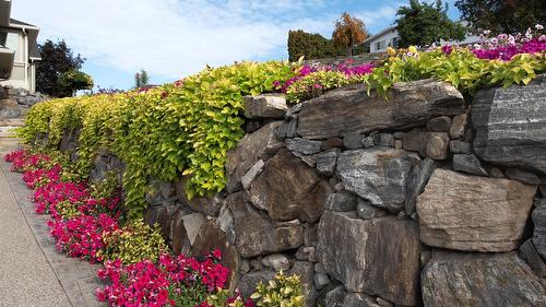 1095 Hume Avenue, Kelowna, BC - Outdoor