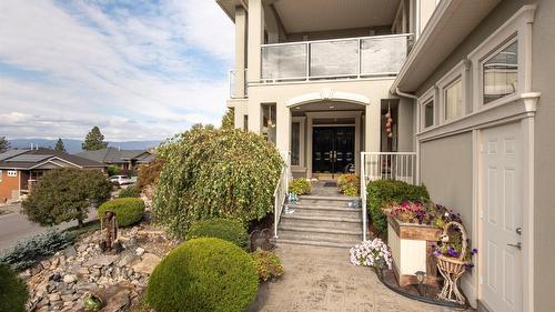 1095 Hume Avenue, Kelowna, BC - Outdoor