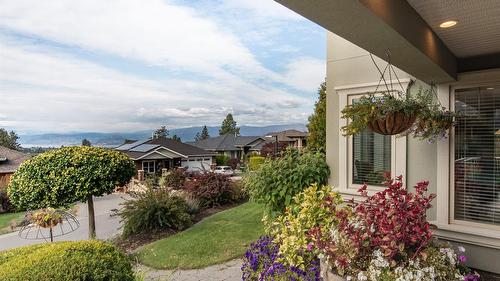 1095 Hume Avenue, Kelowna, BC - Outdoor