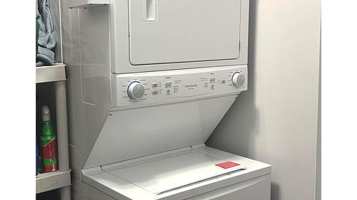 310-400 Sutton Crescent, Kelowna, BC - Indoor Photo Showing Laundry Room