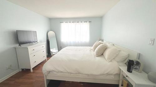 310-400 Sutton Crescent, Kelowna, BC - Indoor Photo Showing Bedroom