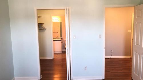 310-400 Sutton Crescent, Kelowna, BC - Indoor Photo Showing Other Room