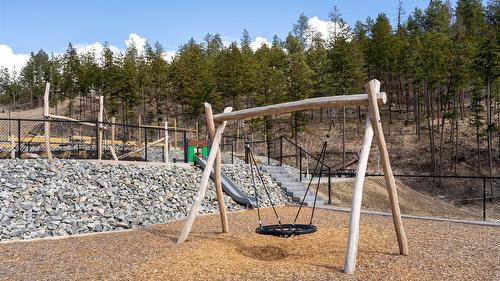 3504 Arrowroot Drive, Kelowna, BC - Outdoor