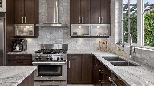 1900 Water Street, Kelowna, BC - Indoor Photo Showing Kitchen With Upgraded Kitchen