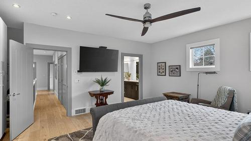 1900 Water Street, Kelowna, BC - Indoor Photo Showing Bedroom