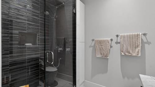 1900 Water Street, Kelowna, BC - Indoor Photo Showing Bathroom