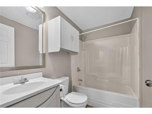 90-92 Edward St, Moncton, NB - Indoor Photo Showing Bathroom