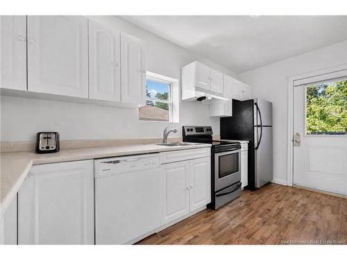 90-92 Edward St, Moncton, NB - Indoor Photo Showing Kitchen