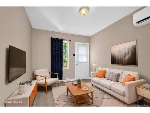 90-92 Edward St, Moncton, NB - Indoor Photo Showing Living Room
