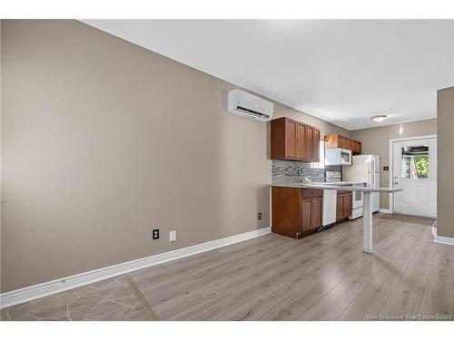 90-92 Edward St, Moncton, NB - Indoor Photo Showing Kitchen