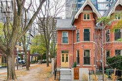 11 GLOUCESTER STREET Toronto, ON M4Y 1L8
