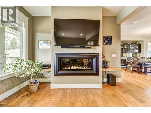 1788 Shayler Place, Kelowna, BC - Indoor Photo Showing Living Room With Fireplace
