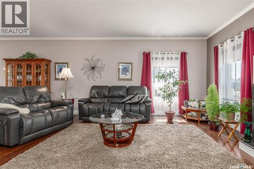 111 Iron Bridge Drive, Moose Jaw, SK - Indoor Photo Showing Living Room
