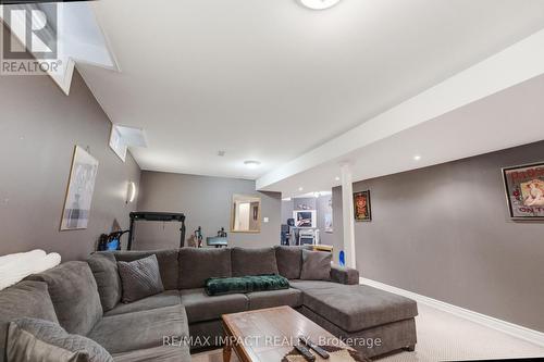 106 Mcfeeters Crescent, Clarington, ON - Indoor Photo Showing Living Room