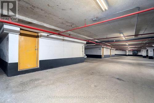 93 - 100 Burrows Hall Boulevard, Toronto, ON - Indoor Photo Showing Garage