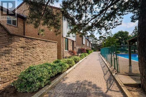 93 - 100 Burrows Hall Boulevard, Toronto, ON - Outdoor