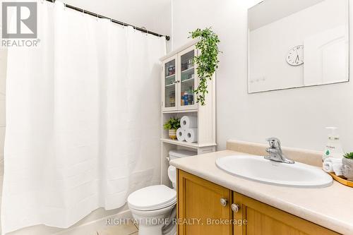 169 Banting Crescent, Essa, ON - Indoor Photo Showing Bathroom