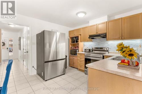 169 Banting Crescent, Essa, ON - Indoor Photo Showing Kitchen With Double Sink
