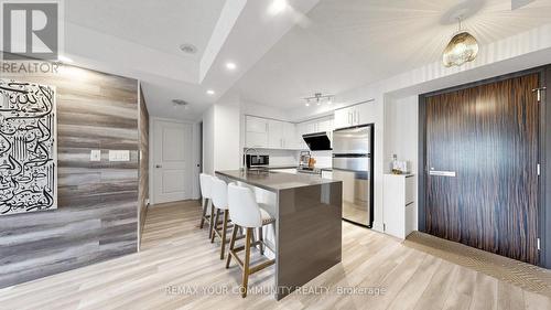 215 - 273 South Park Road, Markham, ON - Indoor Photo Showing Kitchen With Upgraded Kitchen