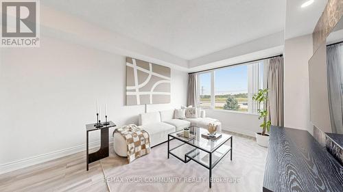 215 - 273 South Park Road, Markham, ON - Indoor Photo Showing Living Room