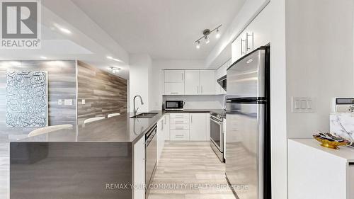 215 - 273 South Park Road, Markham, ON - Indoor Photo Showing Kitchen With Double Sink