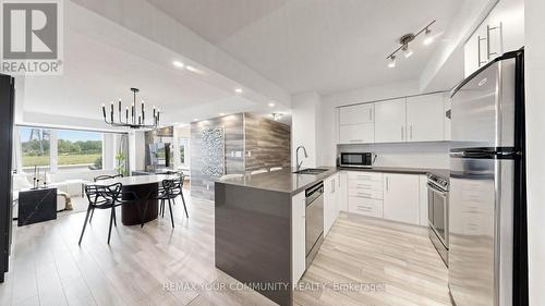 215 - 273 South Park Road, Markham, ON - Indoor Photo Showing Kitchen With Upgraded Kitchen