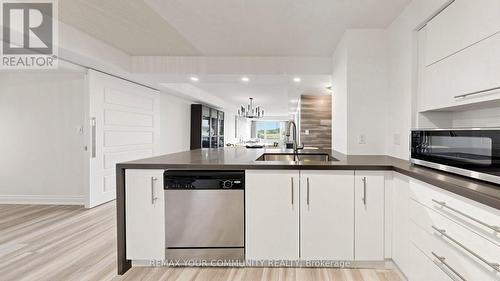 215 - 273 South Park Road, Markham, ON - Indoor Photo Showing Kitchen