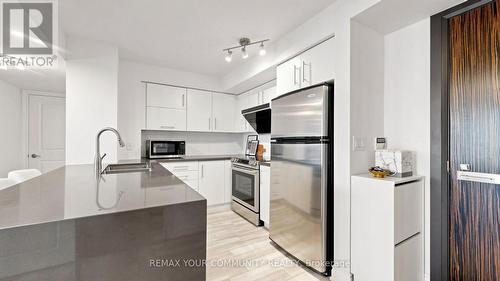 215 - 273 South Park Road, Markham, ON - Indoor Photo Showing Kitchen With Double Sink With Upgraded Kitchen