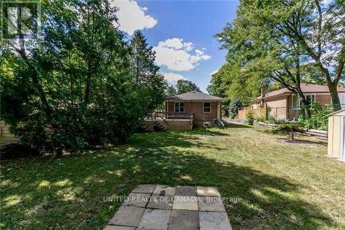 45 BAYVIEW PARKWAY , Newmarket, Ontario L3Y 3W2 4