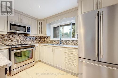 68 Briar Path Nw, Brampton, ON - Indoor Photo Showing Kitchen With Double Sink With Upgraded Kitchen
