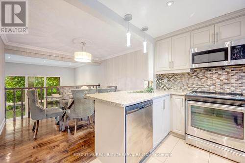 68 Briar Path Nw, Brampton, ON - Indoor Photo Showing Kitchen With Upgraded Kitchen