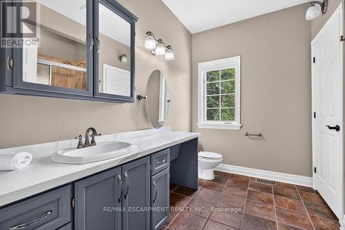 3rd Bathroom (4pc) on the upper level - 110 Concession 11 Road E, Hamilton, ON - Indoor Photo Showing Bathroom