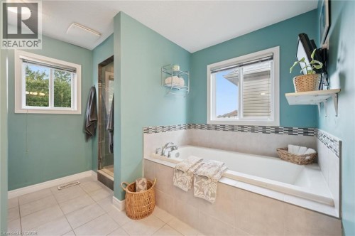 41 Westra Drive, Guelph, ON - Indoor Photo Showing Bathroom