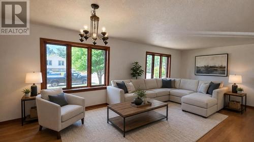 53 Robin St, Sault Ste. Marie, ON - Indoor Photo Showing Living Room
