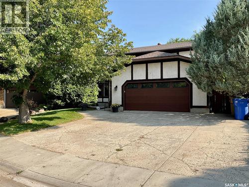 2210 Hanover Crescent E, Regina, SK - Outdoor
