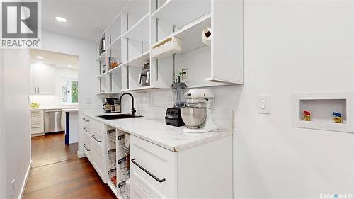 2210 Hanover Crescent E, Regina, SK - Indoor Photo Showing Kitchen
