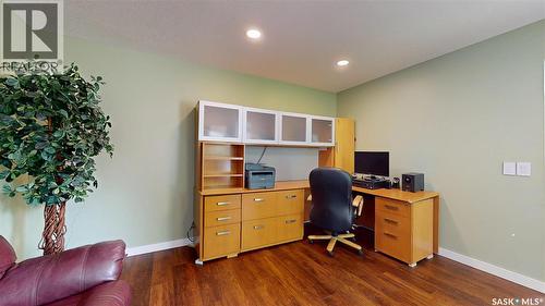 2210 Hanover Crescent E, Regina, SK - Indoor Photo Showing Office