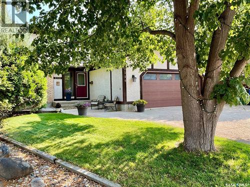 2210 Hanover Crescent E, Regina, SK - Outdoor