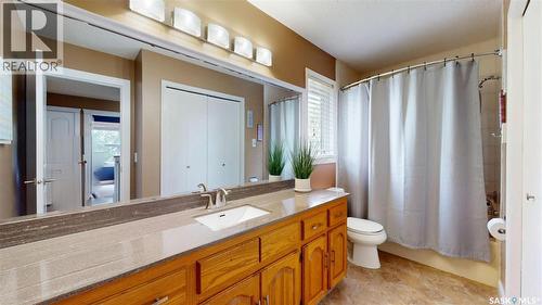 2210 Hanover Crescent E, Regina, SK - Indoor Photo Showing Bathroom