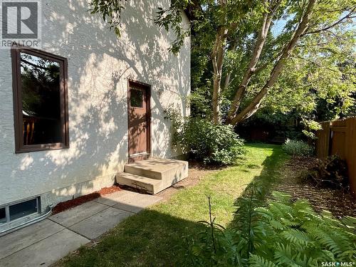 2210 Hanover Crescent E, Regina, SK - Outdoor