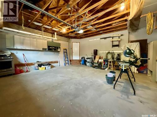 2210 Hanover Crescent E, Regina, SK - Indoor