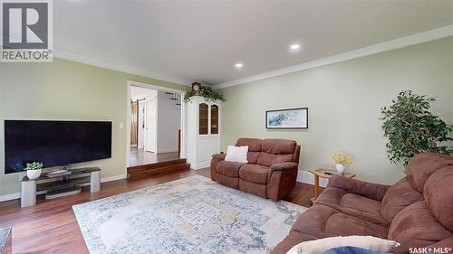 2210 Hanover Crescent E, Regina, SK - Indoor Photo Showing Living Room