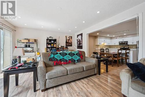 27 - 105 Bard Boulevard, Guelph (Pineridge/Westminster Woods), ON - Indoor Photo Showing Living Room