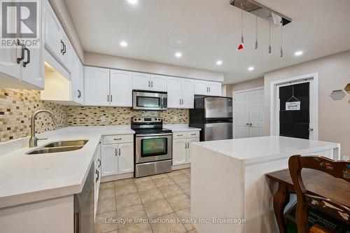 27 - 105 Bard Boulevard, Guelph (Pineridge/Westminster Woods), ON - Indoor Photo Showing Kitchen With Double Sink With Upgraded Kitchen