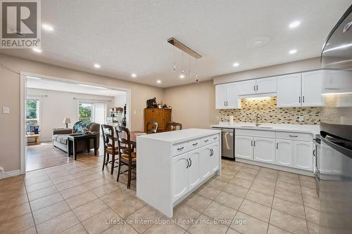 27 - 105 Bard Boulevard, Guelph (Pineridge/Westminster Woods), ON - Indoor Photo Showing Kitchen With Upgraded Kitchen